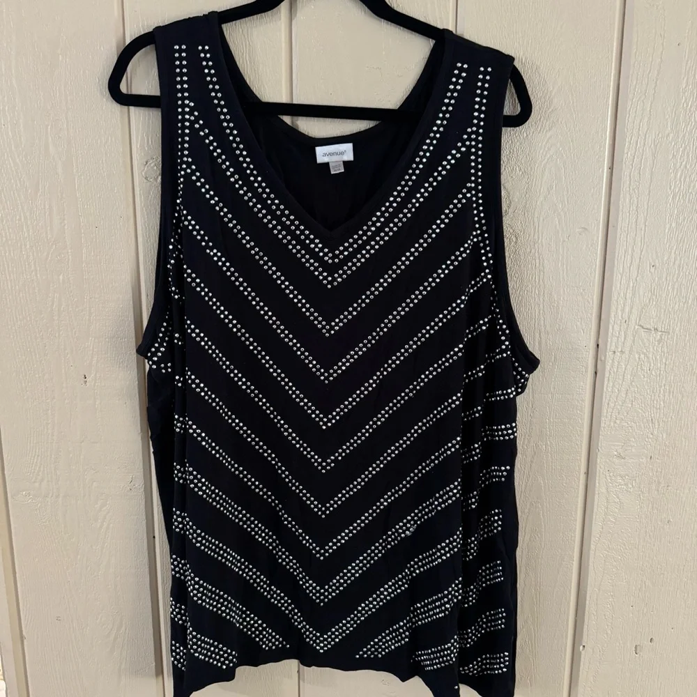 Avenue Plus Size 26/28 Black and White Chevron Studded Tank Top - Picture 1 of 5